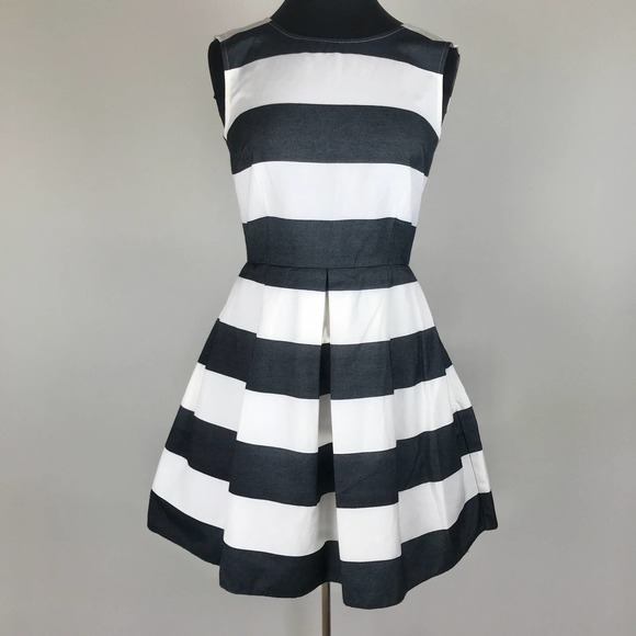 Gap Black & White Stripe Fit & Flare Dress Size 2 - Picture 2 of 10